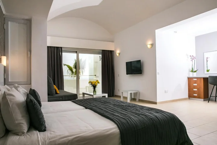 Киссонерга: Theo Sunset Bay Hotel