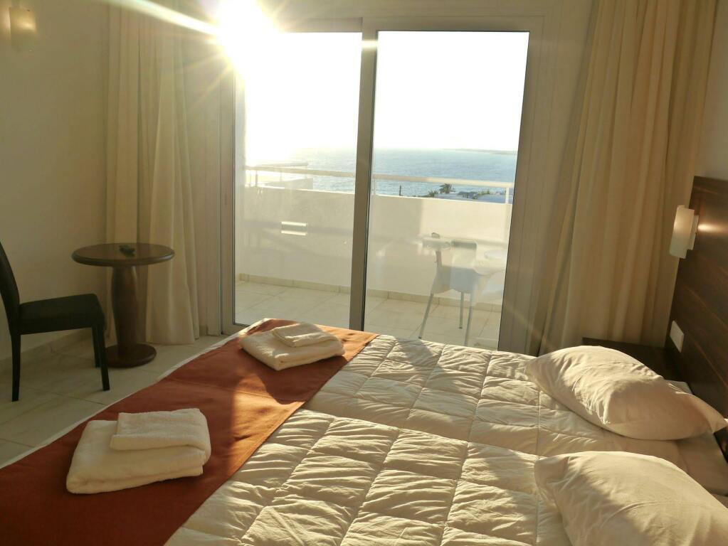 Киссонерга: Theo Sunset Bay Hotel