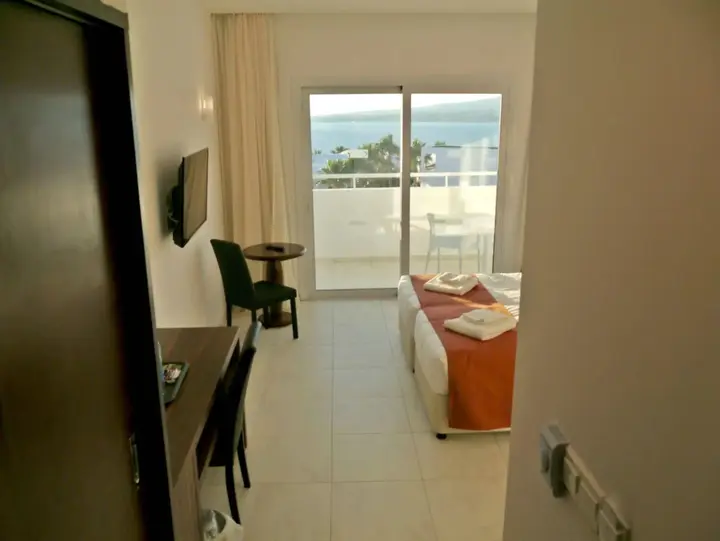 Киссонерга: Theo Sunset Bay Hotel