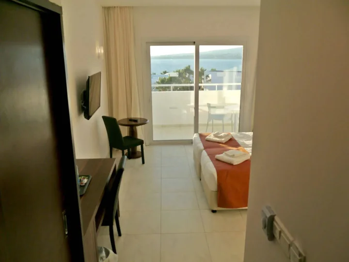 Киссонерга: Theo Sunset Bay Hotel