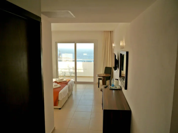 Киссонерга: Theo Sunset Bay Hotel
