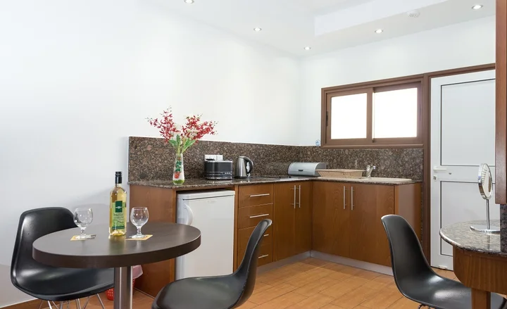Айя-Напа: Loutsiana Hotel Apts