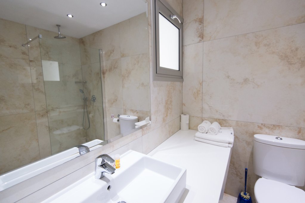 Айя-Напа: Loutsiana Hotel Apts