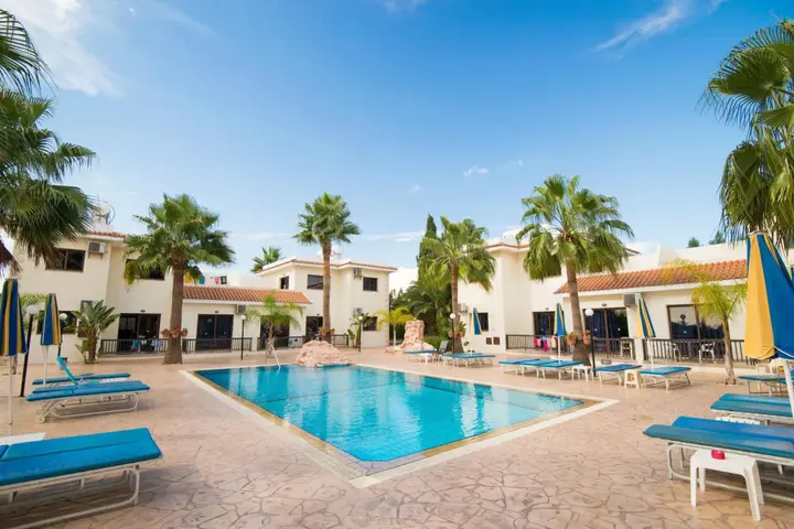 Айя-Напа: Loutsiana Hotel Apts