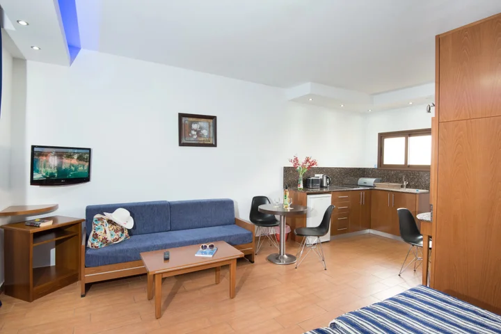 Айя-Напа: Loutsiana Hotel Apts