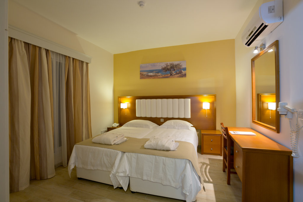 Пафос: Kefalos Beach Tourist Village