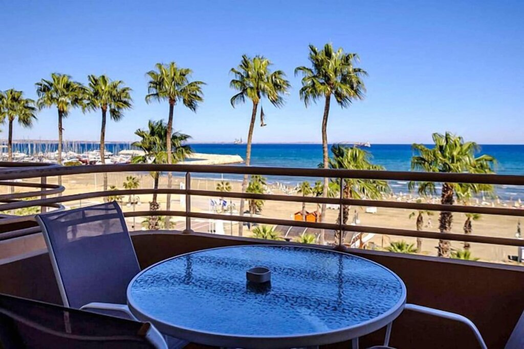 Ларнака: Les Palmiers Beach Hotel