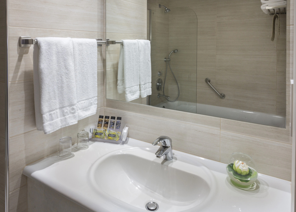 Пафос: Avanti Hotel