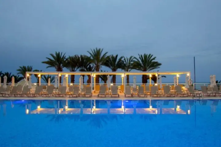 Киссонерга: Queen's Bay Hotel