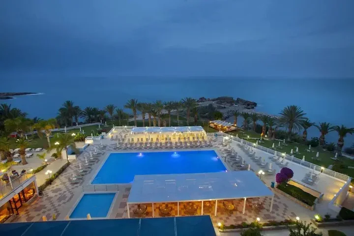 Киссонерга: Queen's Bay Hotel