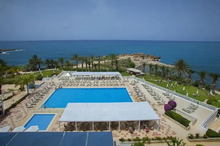 Киссонерга: Queen's Bay Hotel