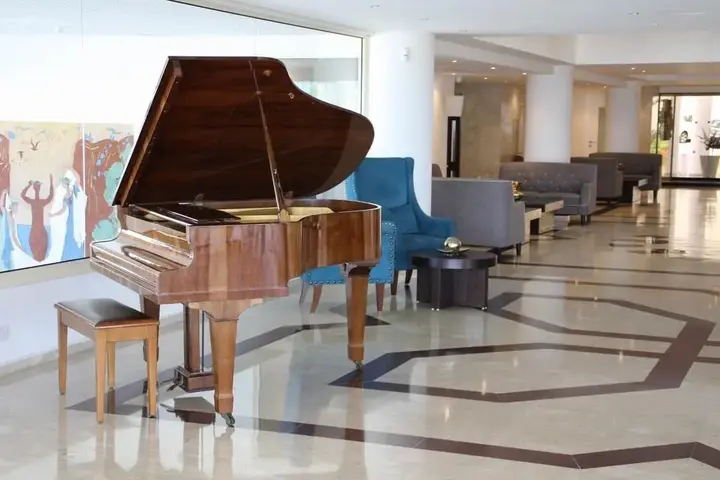 Киссонерга: Queen's Bay Hotel