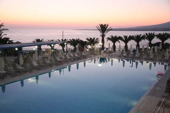 Киссонерга: Queen's Bay Hotel