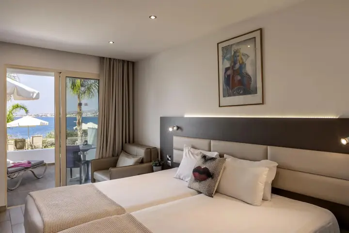 Киссонерга: Queen's Bay Hotel