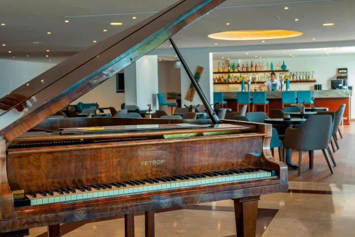 Киссонерга: Queen's Bay Hotel