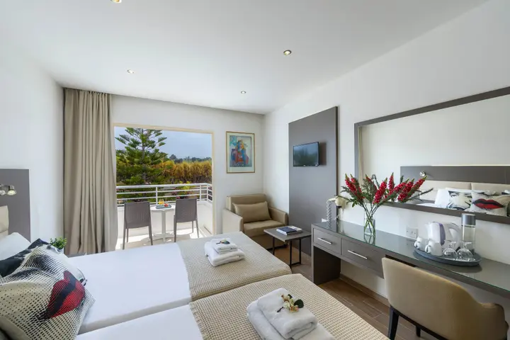 Киссонерга: Queen's Bay Hotel