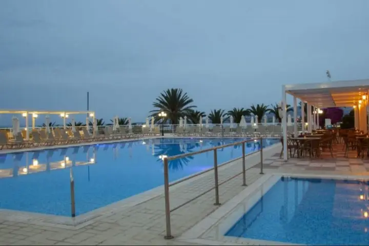 Киссонерга: Queen's Bay Hotel