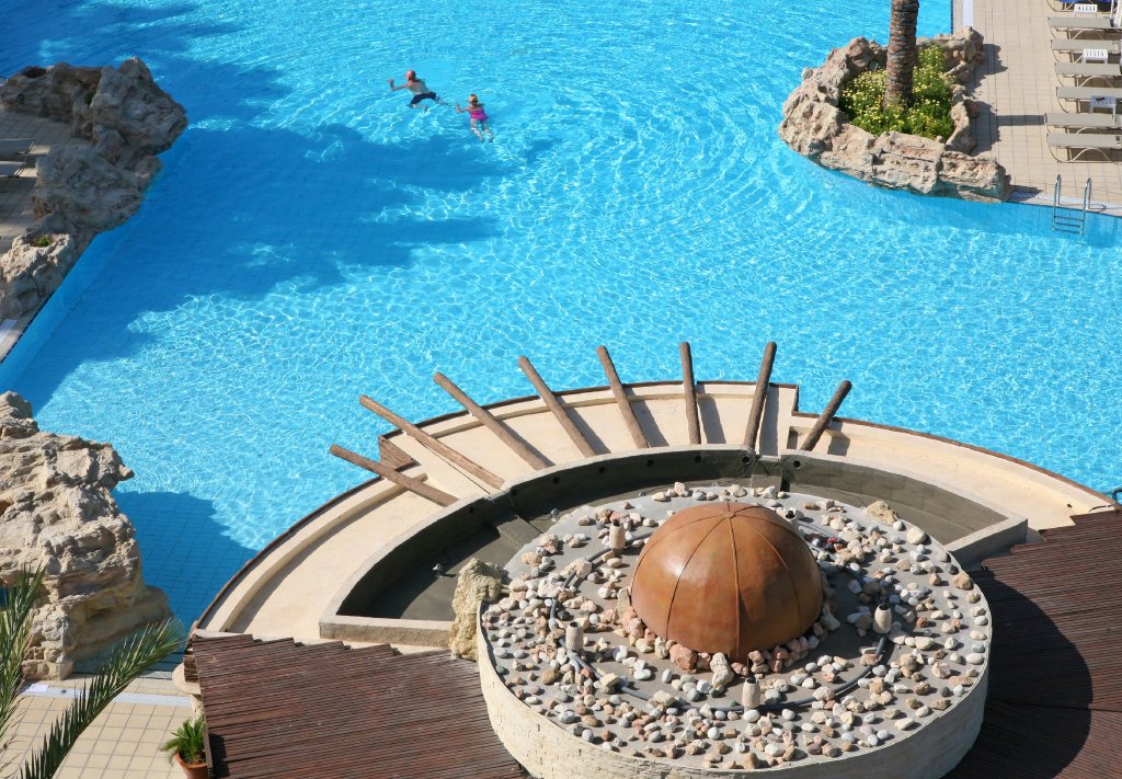 Хлорака: St. George Beach Hotel & Spa Resort