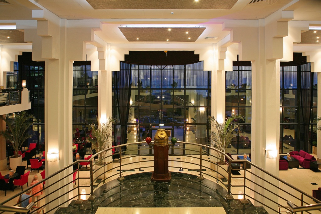 Хлорака: St. George Beach Hotel & Spa Resort