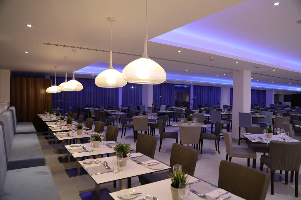Хлорака: St. George Beach Hotel & Spa Resort