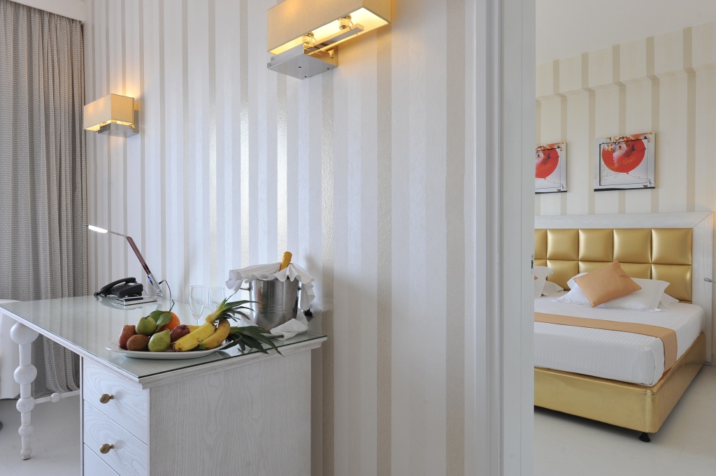 Хлорака: St. George Beach Hotel & Spa Resort