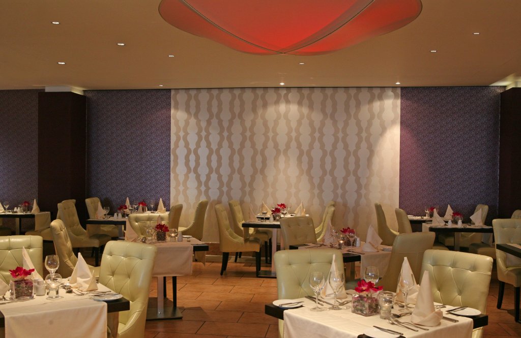 Хлорака: St. George Beach Hotel & Spa Resort