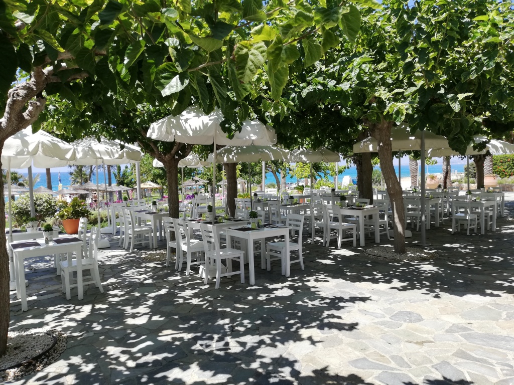 Хлорака: St. George Beach Hotel & Spa Resort