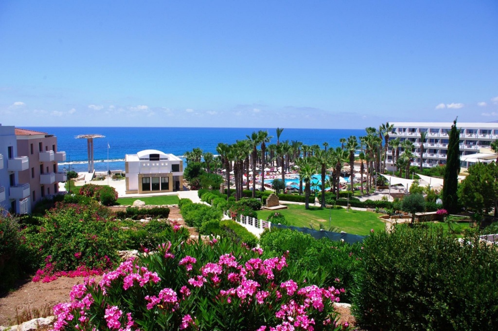 Хлорака: St. George Beach Hotel & Spa Resort