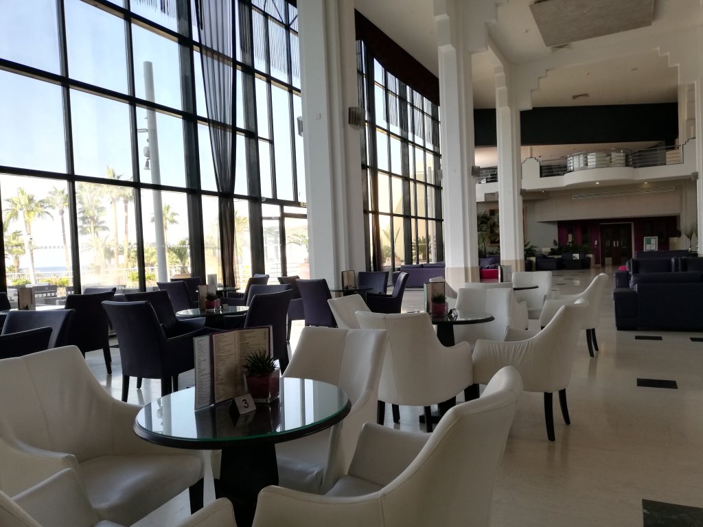 Хлорака: St. George Beach Hotel & Spa Resort