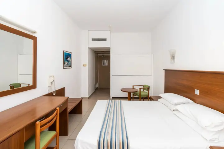 Протарас: Adelais Bay Hotel