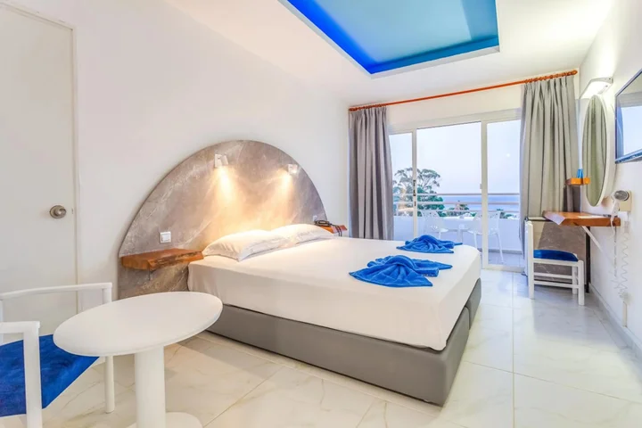 Протарас: Adelais Bay Hotel