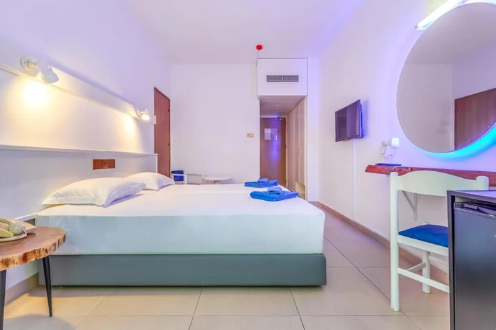 Протарас: Adelais Bay Hotel