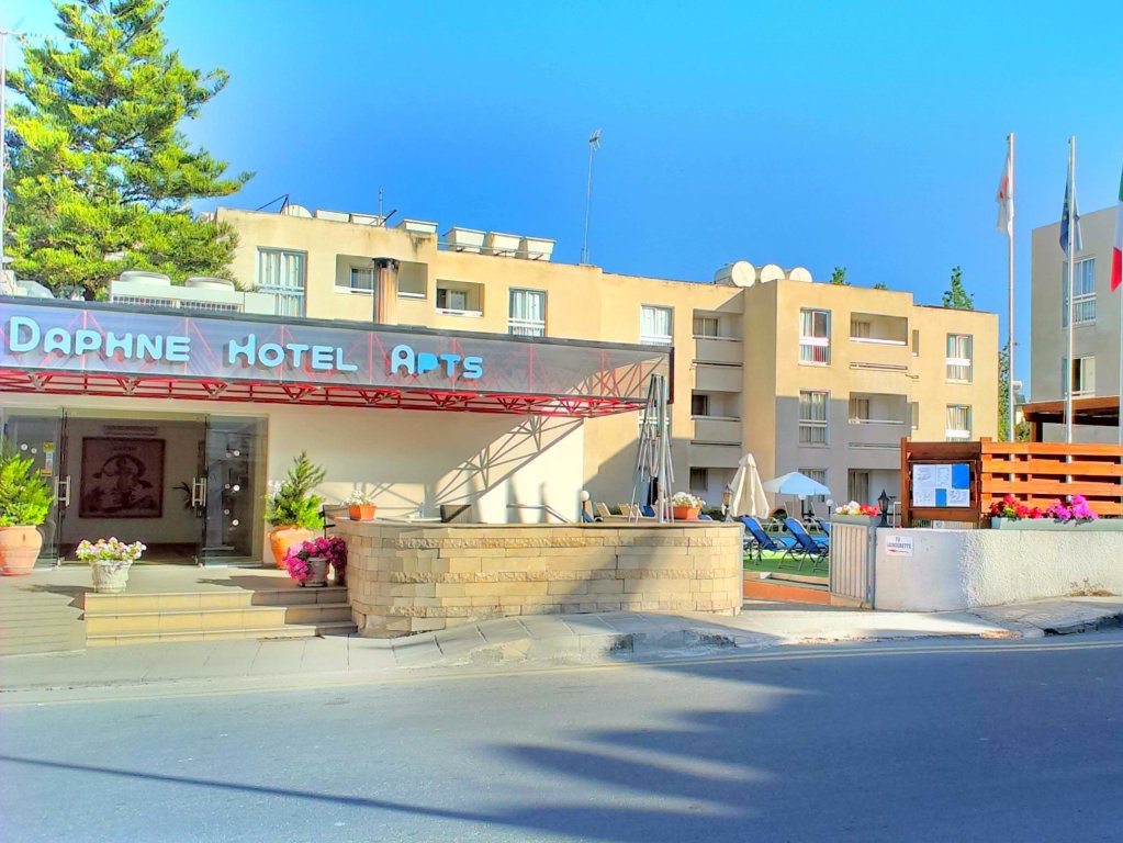 Пафос: Daphne Hotel Apartments