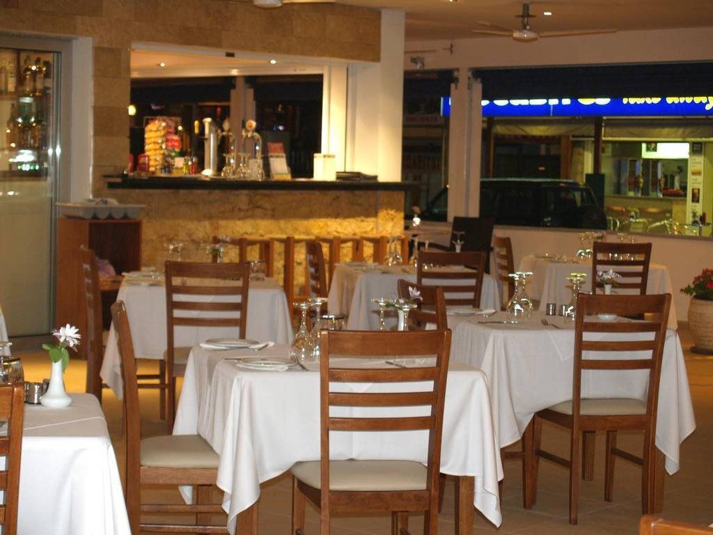 Пафос: Daphne Hotel Apartments