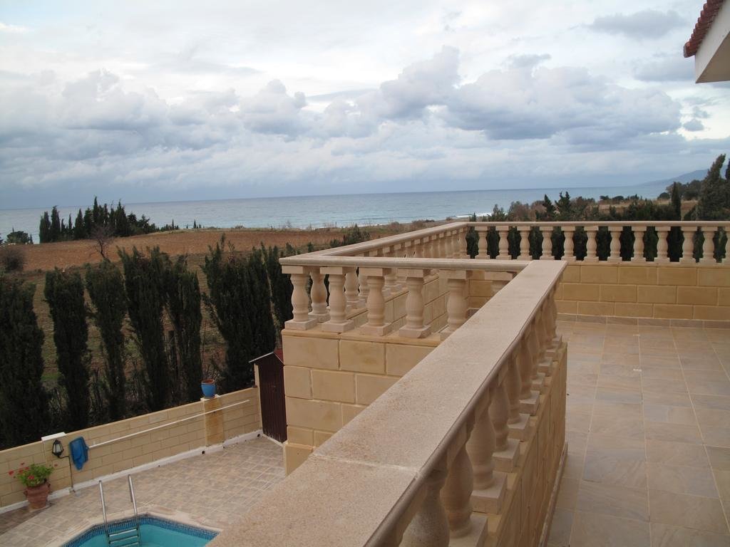 Полис Хрисохус: Chriseleni Latchi Villas