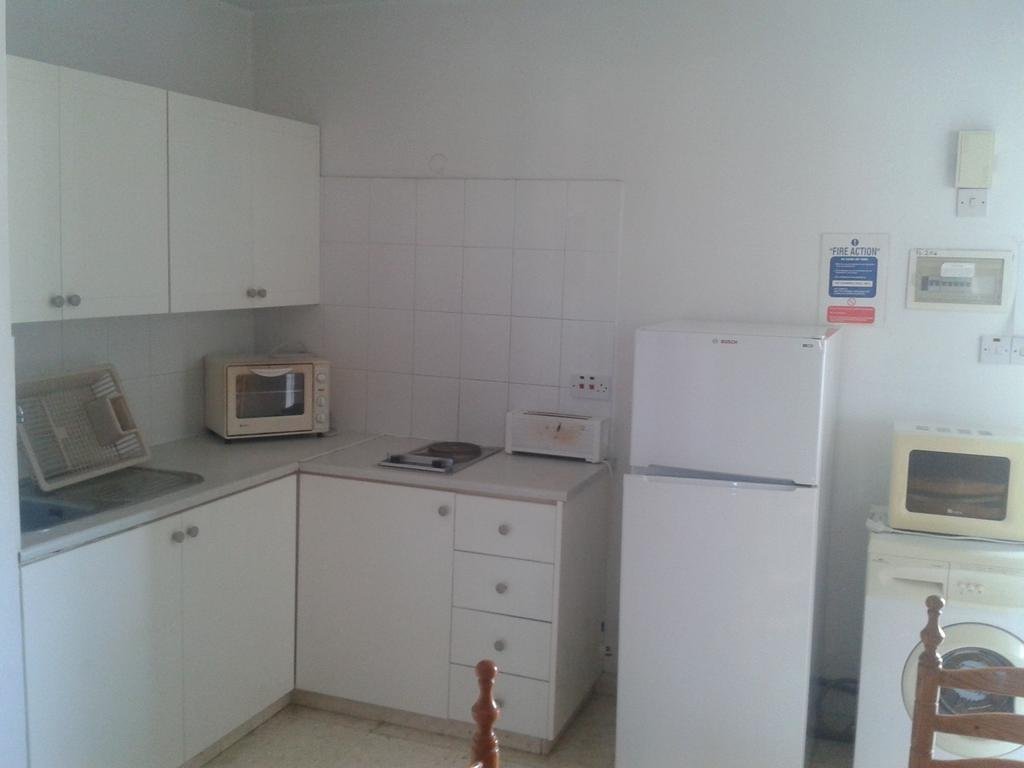 Пафос: Lefki Tree Tourist Apartments