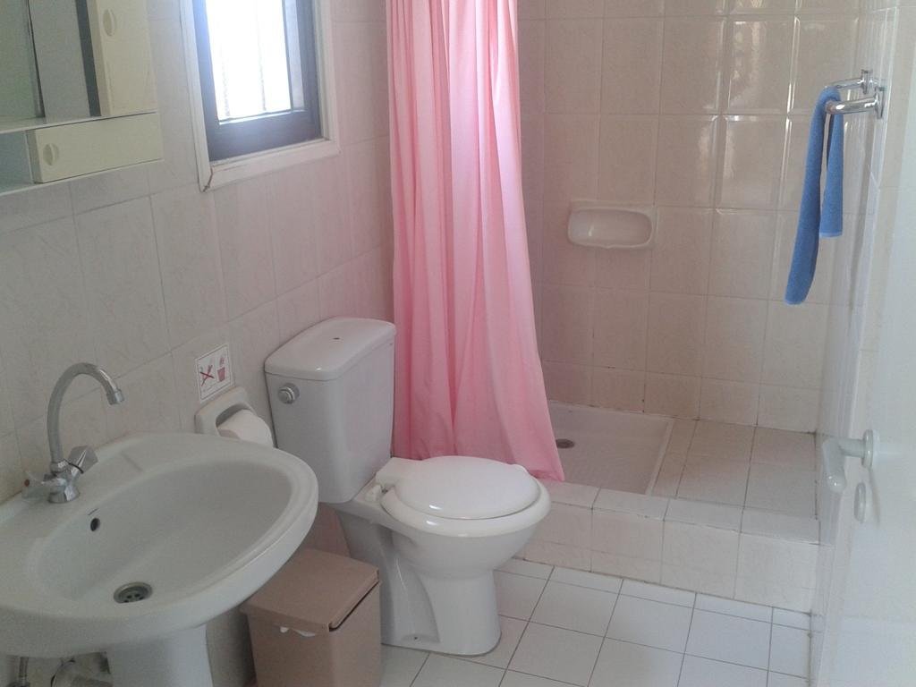 Пафос: Lefki Tree Tourist Apartments
