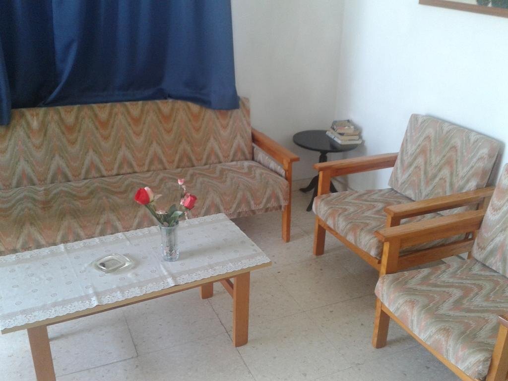 Пафос: Lefki Tree Tourist Apartments