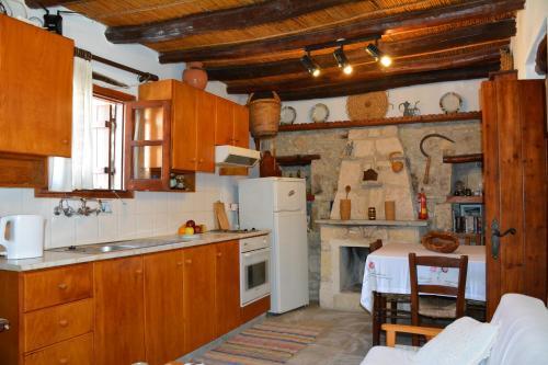 Киссонерга: Agrotiko Traditional Houses