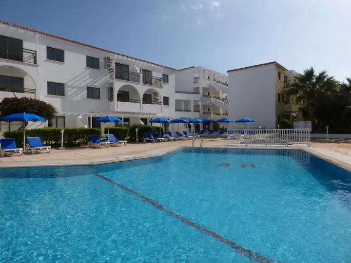 Паралимни: Amore Hotel Apartments