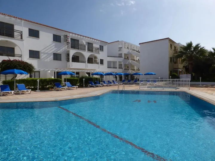 Паралимни: Amore Hotel Apartments
