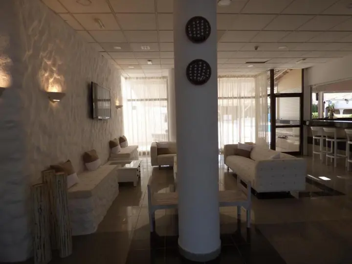 Паралимни: Amore Hotel Apartments