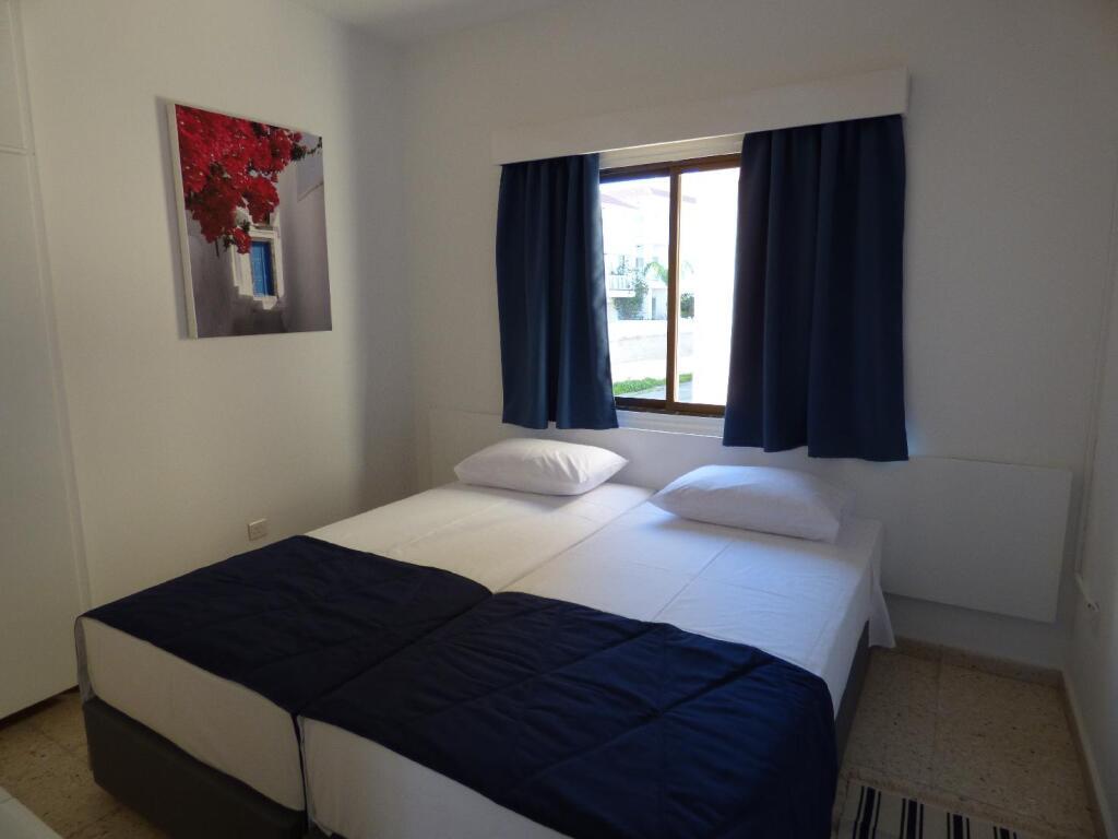 Паралимни: Amore Hotel Apartments