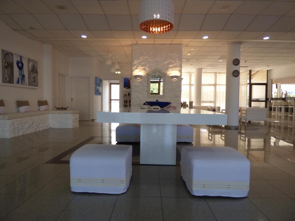 Паралимни: Amore Hotel Apartments