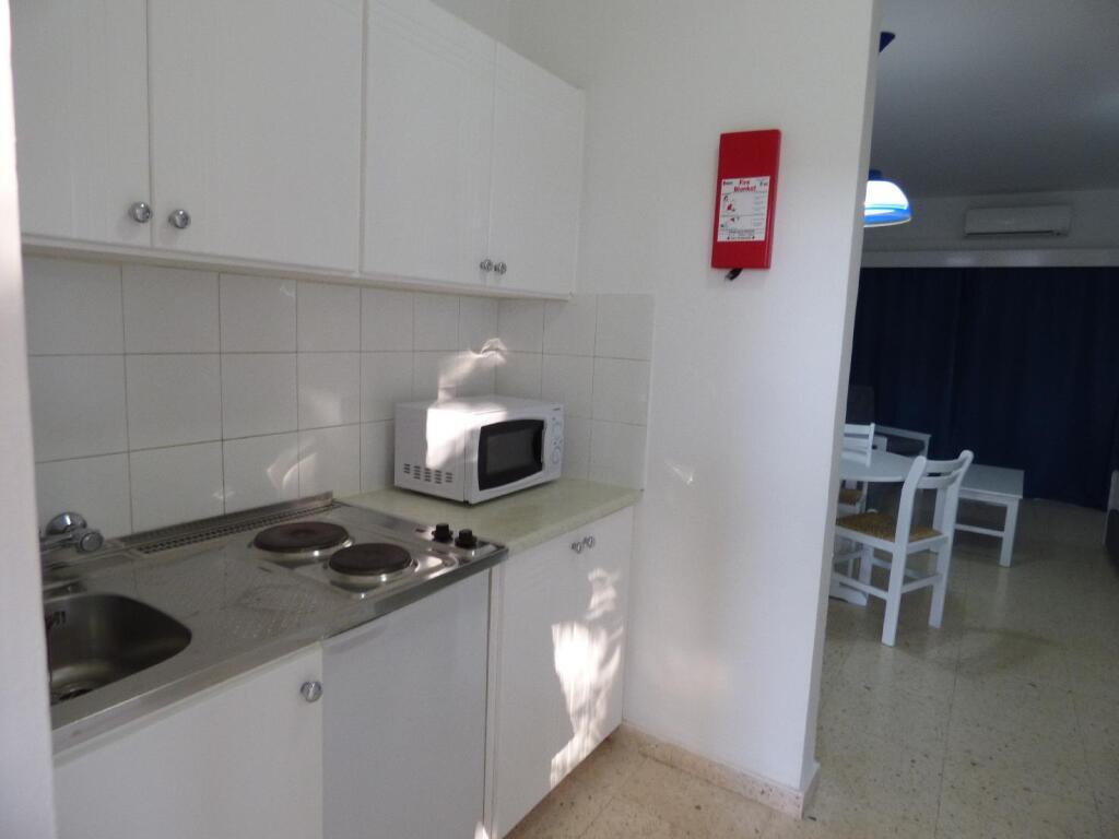 Паралимни: Amore Hotel Apartments