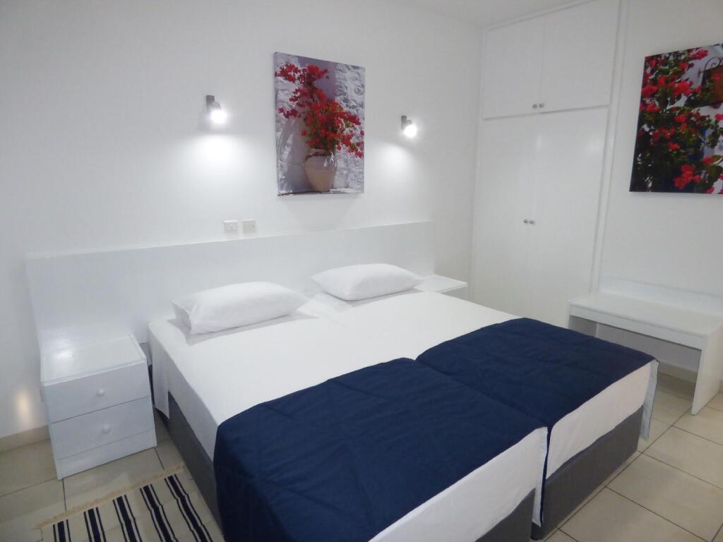 Паралимни: Amore Hotel Apartments