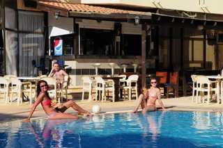 Паралимни: Amore Hotel Apartments