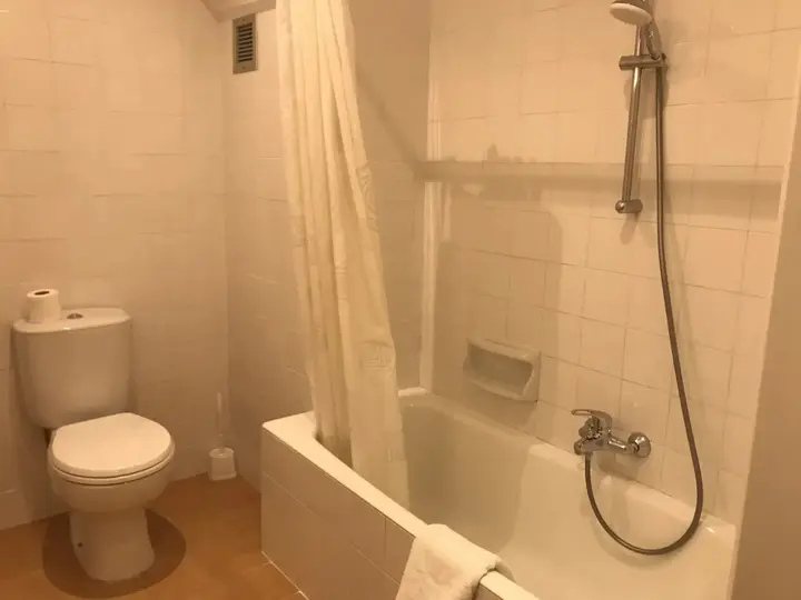Пафос: Axiothea Hotel