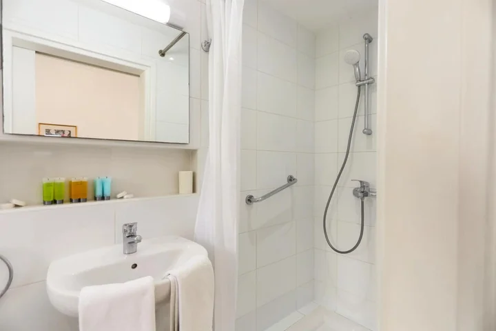 Пафос: Axiothea Hotel