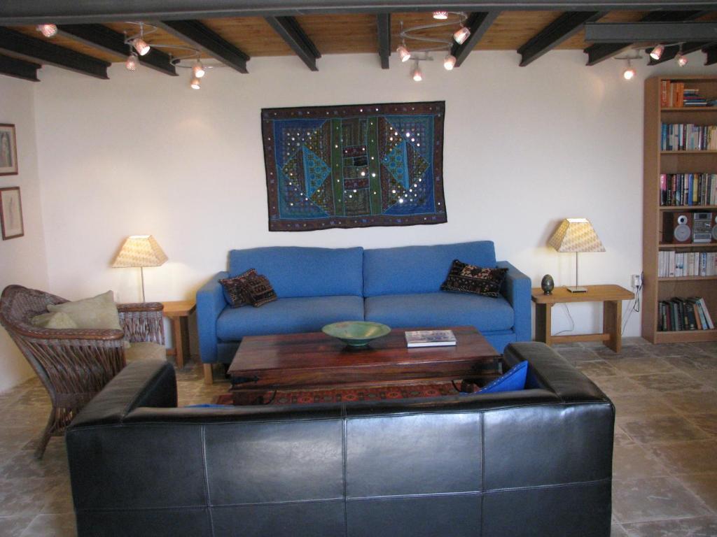 Точни: Dolphin Guest House and Studios